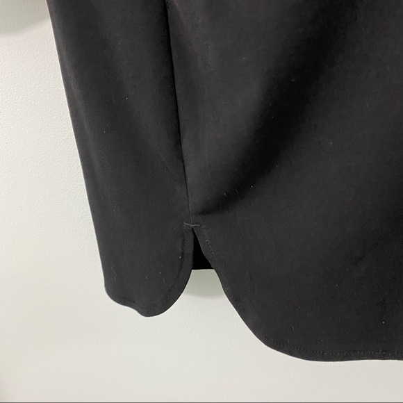 Flattering black top - Picture 4 of 9